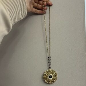 Elegant Gold Pendant Necklace